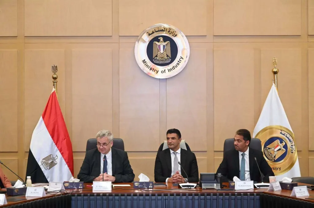 وزير الصناعة يبحث مع الشركات الألمانية خطط التوسع وتذليل العقبات للاستثمار بالسوق المصري