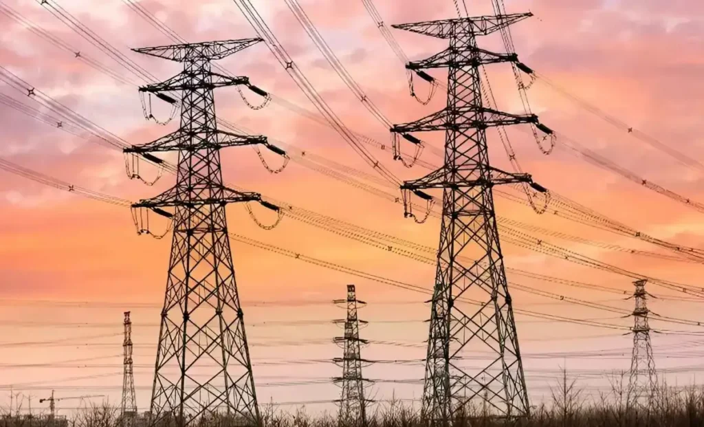ماذا حدث؟.. لغز هيكل عظمي معلق ببرج ضغط عالٍ في أسوان