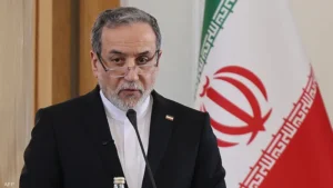 وزير الخارجية الإيراني : لن نتراجع عن شروطنا المتعلقة بإعادة فتح مضيق هرمز