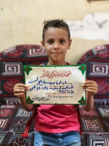 القدوة الحسنة “محمد وليد إبراهيم” .. وجد قرط ذهبي وبحث عن صاحبتها ثم سلمها لمدير المدرسة