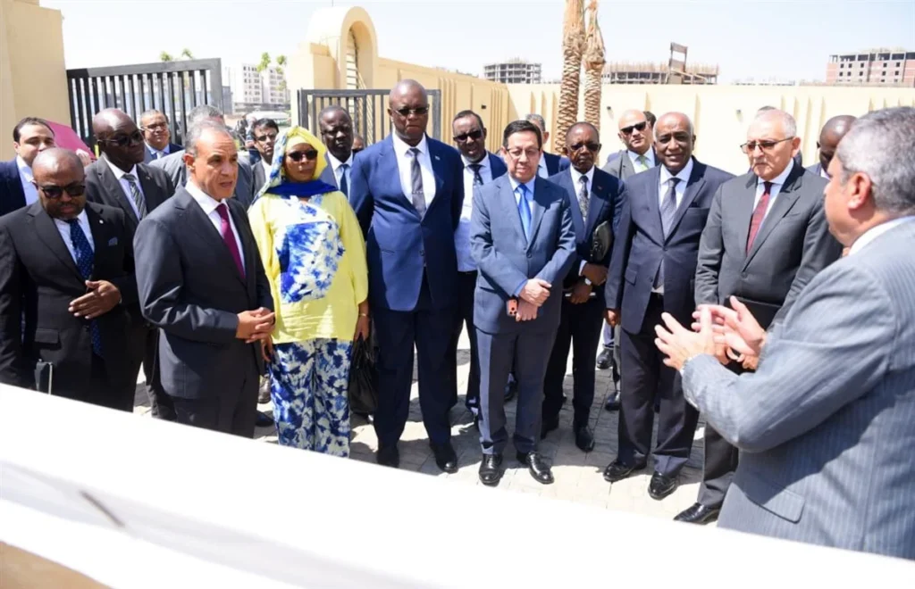 وزير الخارجية يصطحب السفراء الأفارقة في جولة بالعاصمة الجديدة