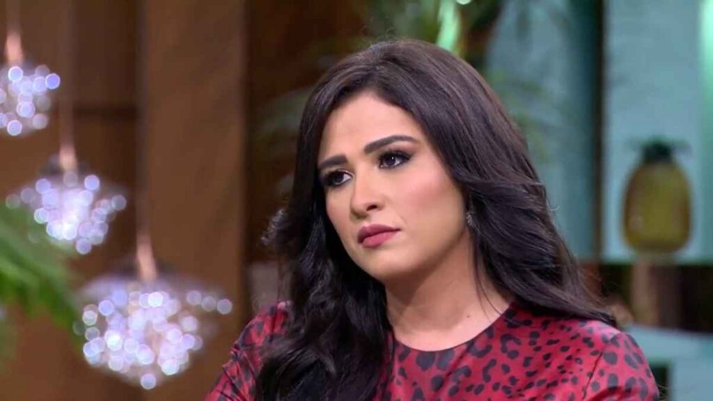 بعد تشبيه لها بالسيارة .. هل ستقبل ياسمين عبدالعزيز اعتذار أحمد العوضي ؟