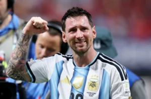 نجم منتخب الأرجنتين ميسي يكشف عن شكل القميص الذي سيرتديه خلال مباراته الأخيرة