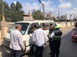 محافظ الدقهلية يرصد مخالفة ميكروباص بجوار كوبري سندوب ويوجه باتخاذ الإجراءات القانونية