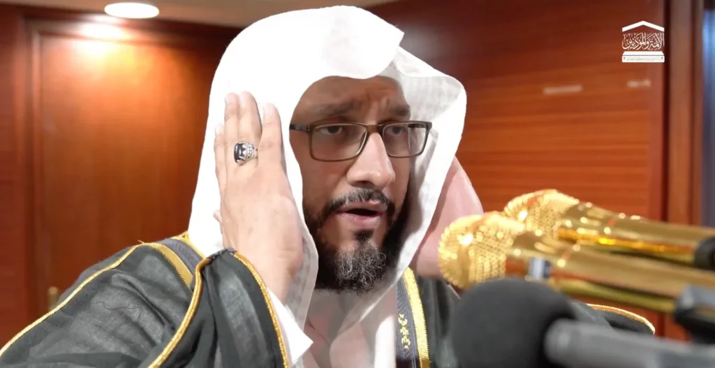 عُرف بأذان الفجر وأداء التكبيرات بصوته العذب .. وفاة مؤذن المسجد الحرام الشيخ إبراهيم بن عادل مدنى