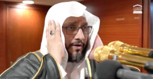 عُرف بأذان الفجر وأداء التكبيرات بصوته العذب .. وفاة مؤذن المسجد الحرام الشيخ إبراهيم بن عادل مدنى