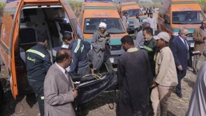 إصابة 7 أشخاص إثر انقلاب ميكروباص على طريق السويس – العين السخنة