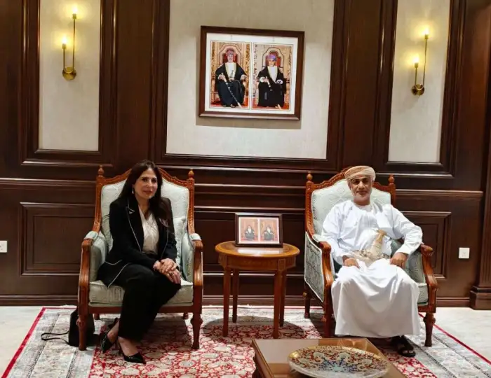وزيرة الإسكان تلتقي رئيس بلدية مسقط لبحث تبادل الخبرات في مجالات التخطيط والتطوير العمراني والاستثمار