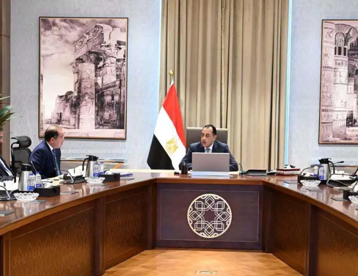رئيس الوزراء: تأمين مخزون آمن من السلع الأساسية أولوية في ظل اضطرابات المنطقة