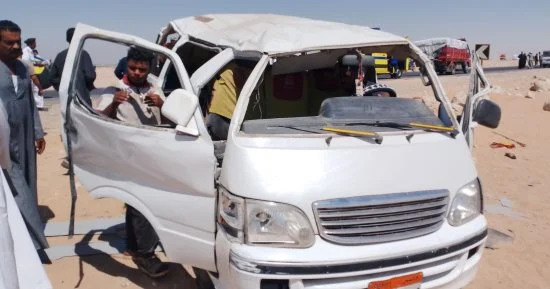 اصابة 6 اشخاص في حادث انقلاب مكروباص أعلى الطريق الصحراوى فى العياط