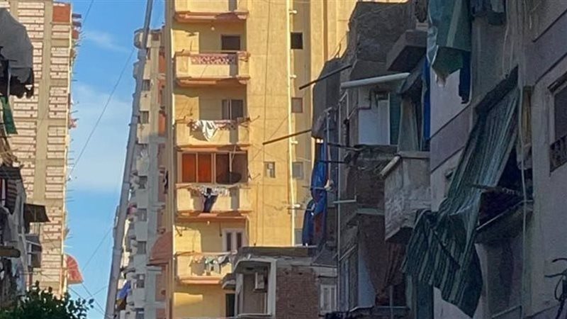 إخلاء عقار مكون من 12 طابق بالإسكندرية لحين إزالة 5 أدوار لرفع الأحمال ودرء الخطورة