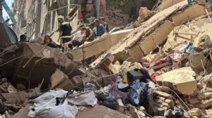 منهم 5 من أسرة واحدة.. دفن جثامين 6 ضحايا في انهيار عقار حدائق القبة