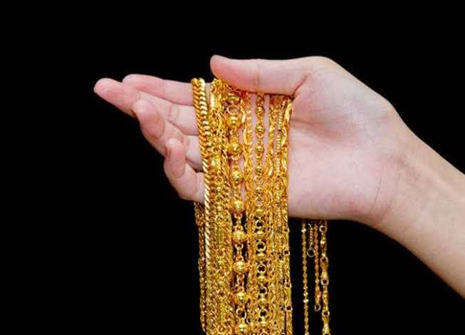 سعر الذهب اليوم الخميس .. كم وصل عيار 21 الآن؟