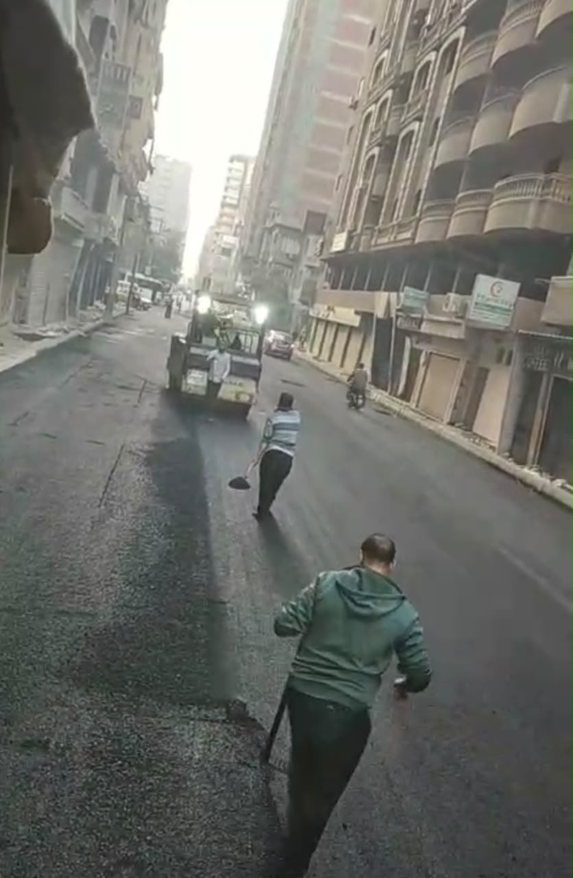 محافظ الغربية يتابع بدء رصف القطاع الأخير بشارع الجلاء بالمحلة الكبرى