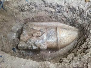 أول رد.. مدير آثار الغربية يكشف تفاصيل العثور على تمثالين ملكيين  فى مركز سمنود
